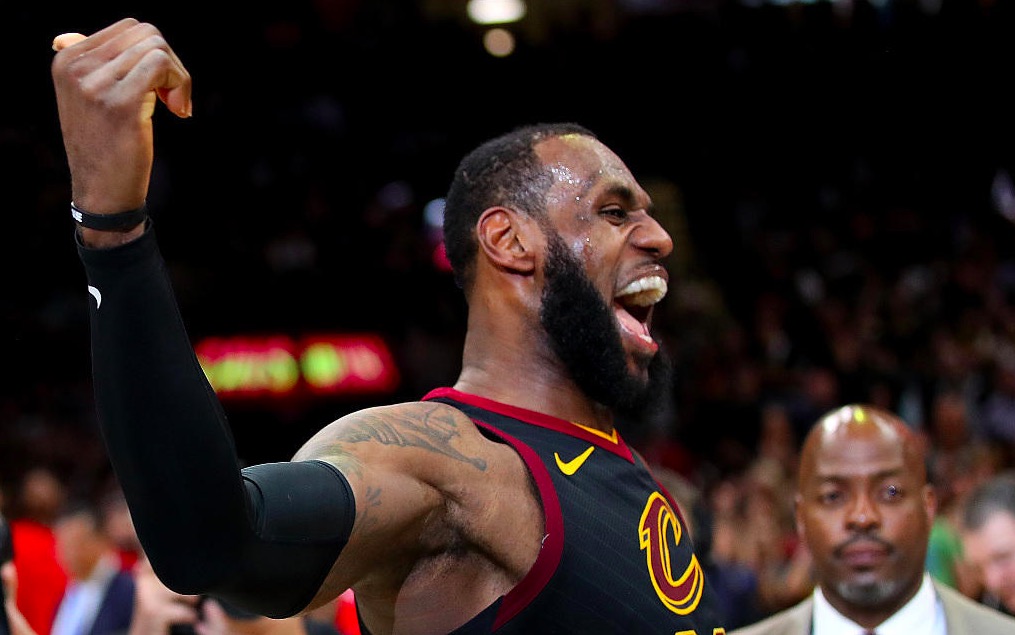 转会期克里夫兰骑士备战CBA季后赛冲刺阶段皇家社会止住颓势之后，多伦多猛龙官宣签约备战欧冠的简单介绍